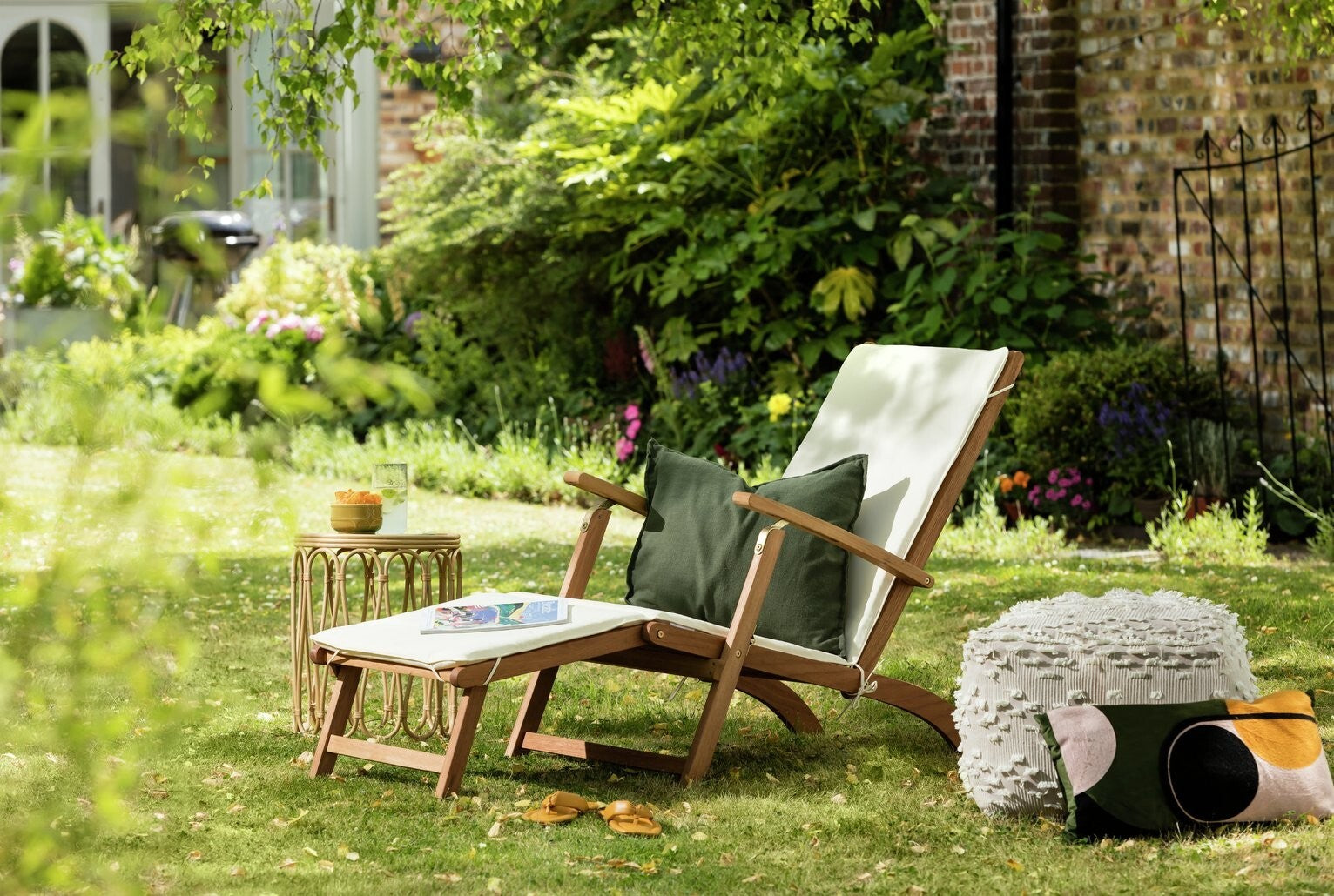 Folding Wooden Sun Lounger - Cream