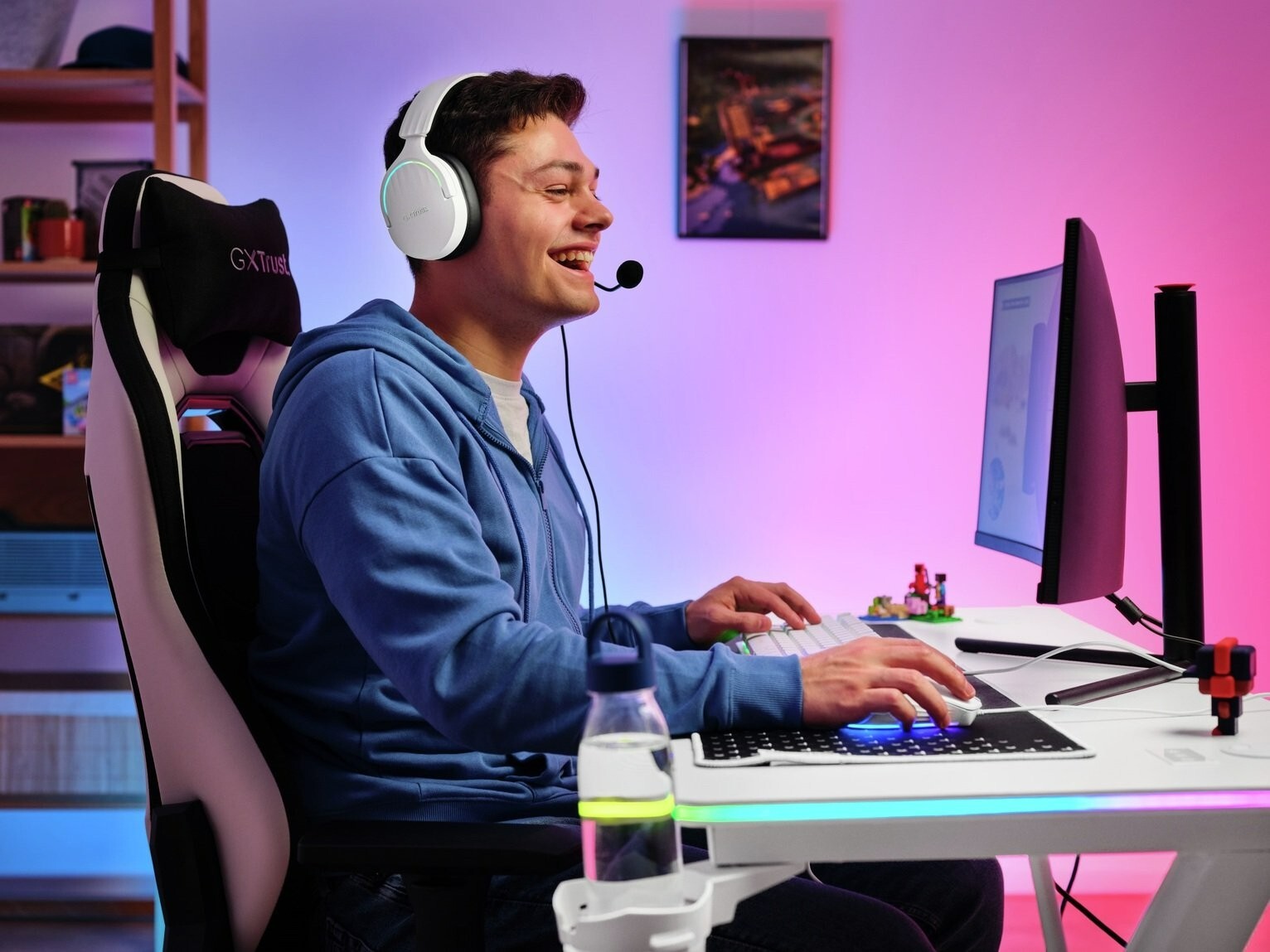 Trust GXT709 Luminus RGB Gaming Desk - White
