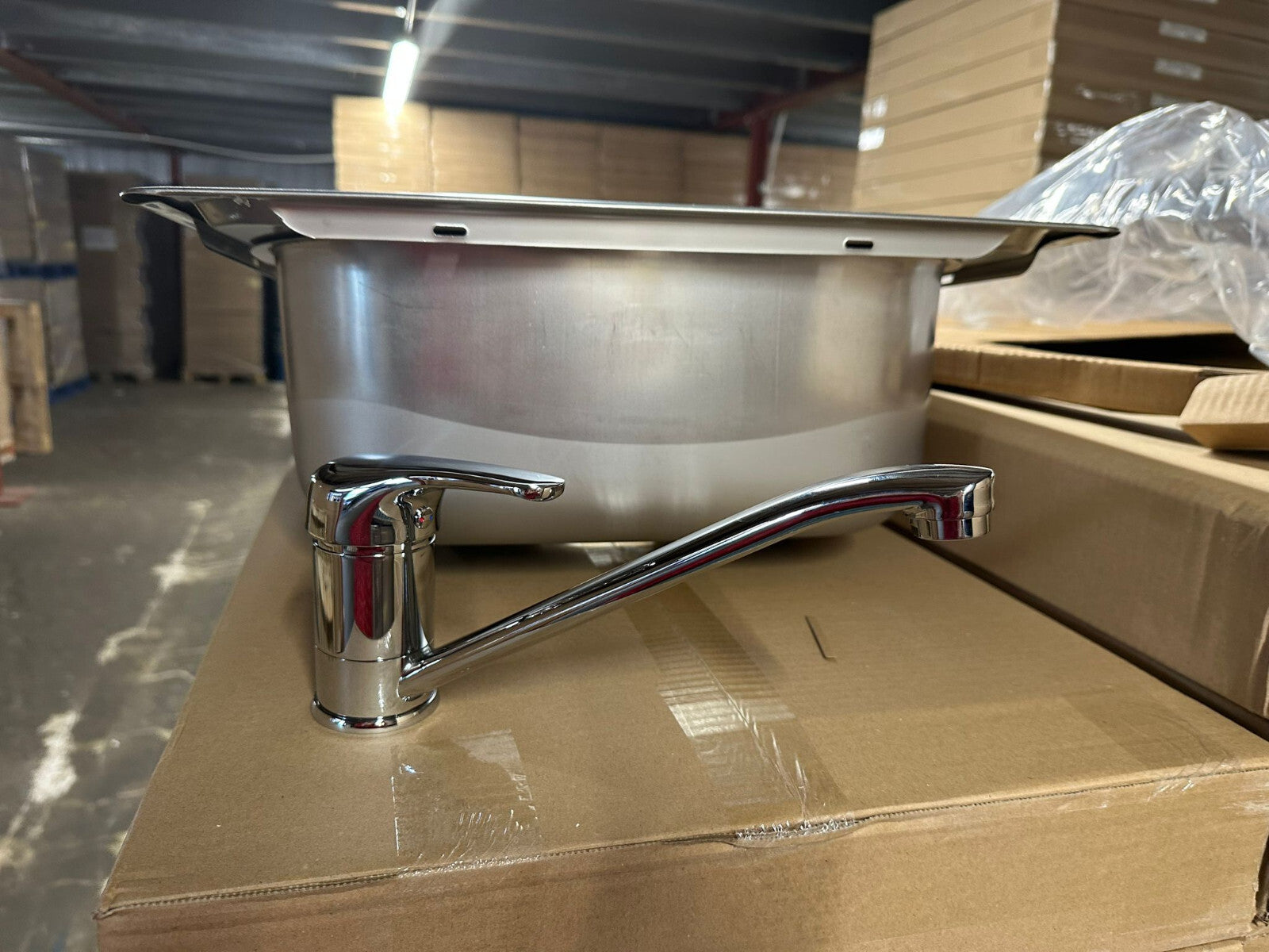 KITCHEN SINK BOWL &  SINGLE LEVER TAP SET