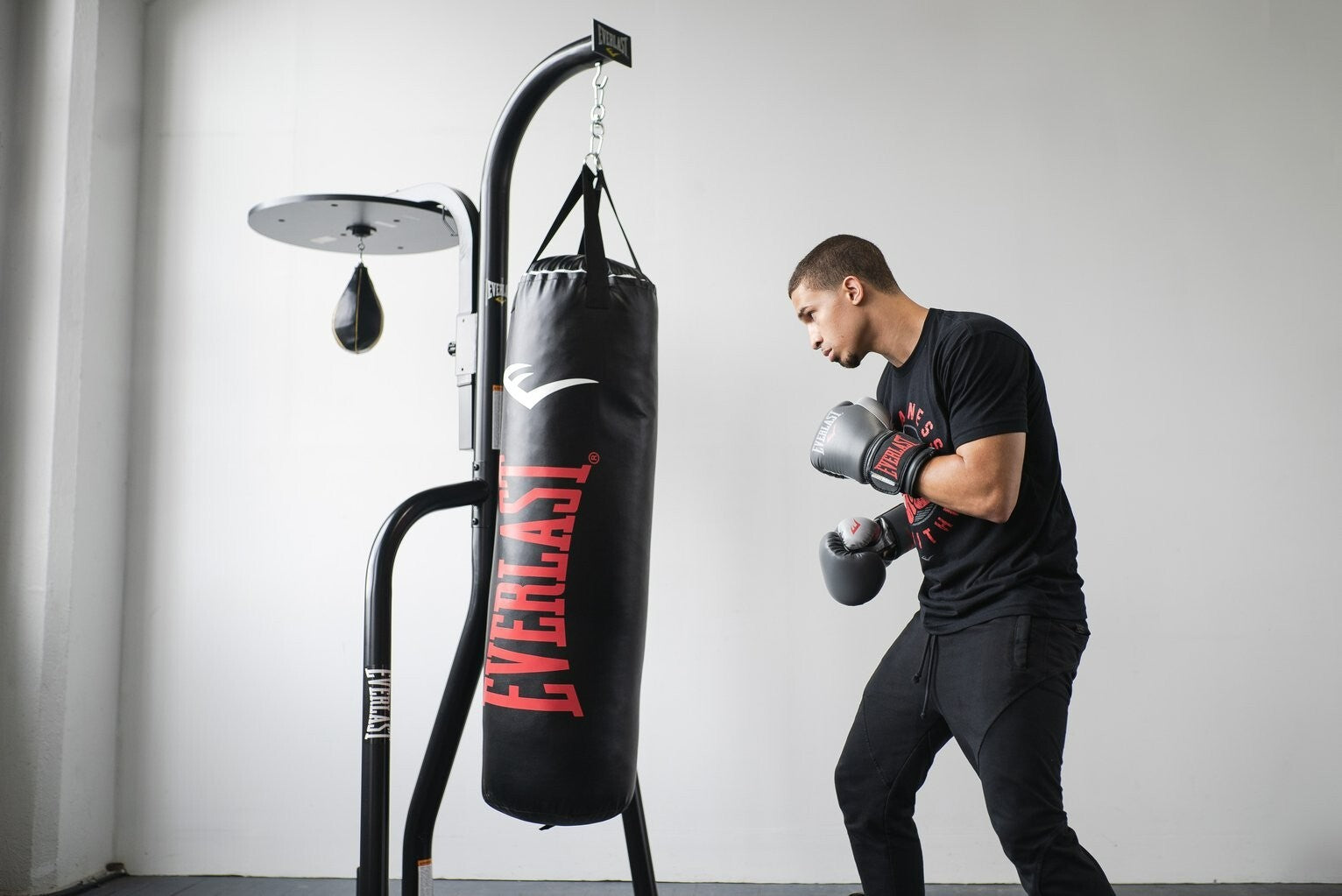 Everlast Nevertear PU 5ft Punch Bag - Red