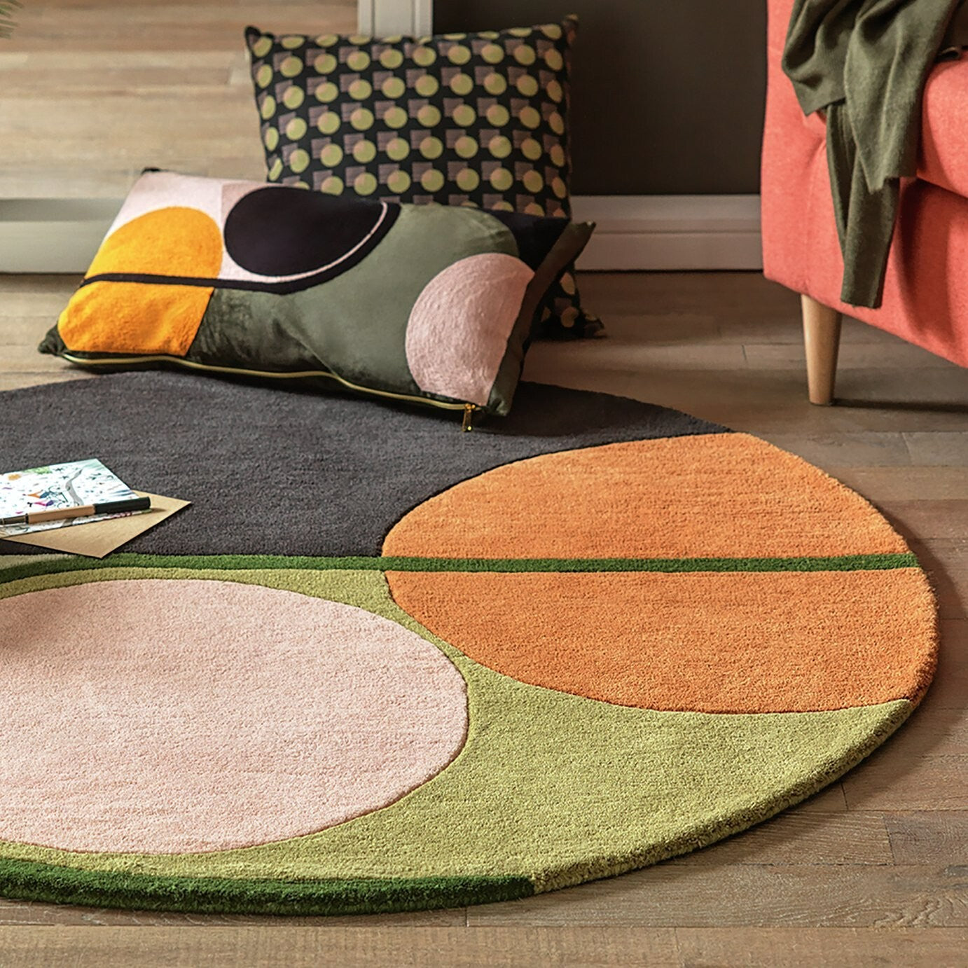 Geometric Round Wool Cut Pile Rug - 120cm