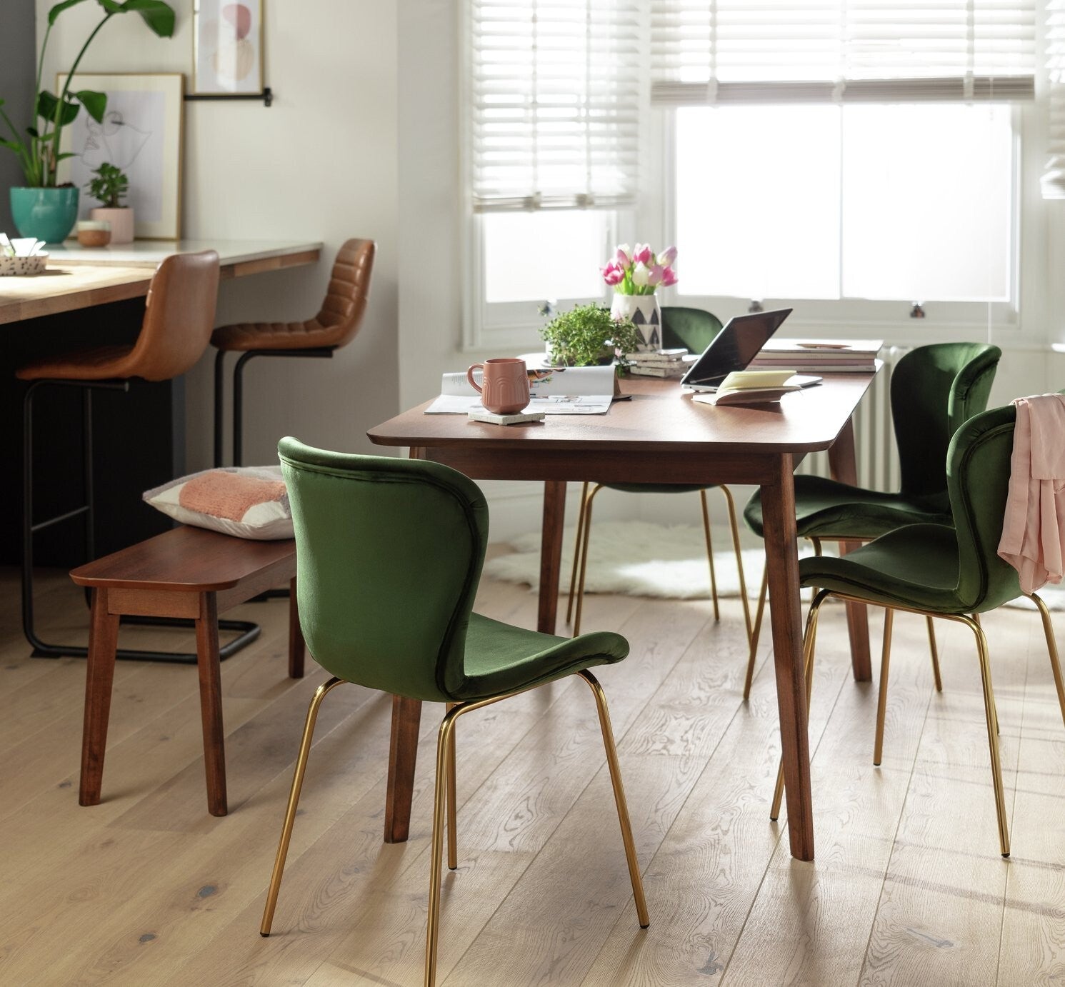 Skandi Walnut Veneer 6 Seater Dining Table ( B Grade  52801 )