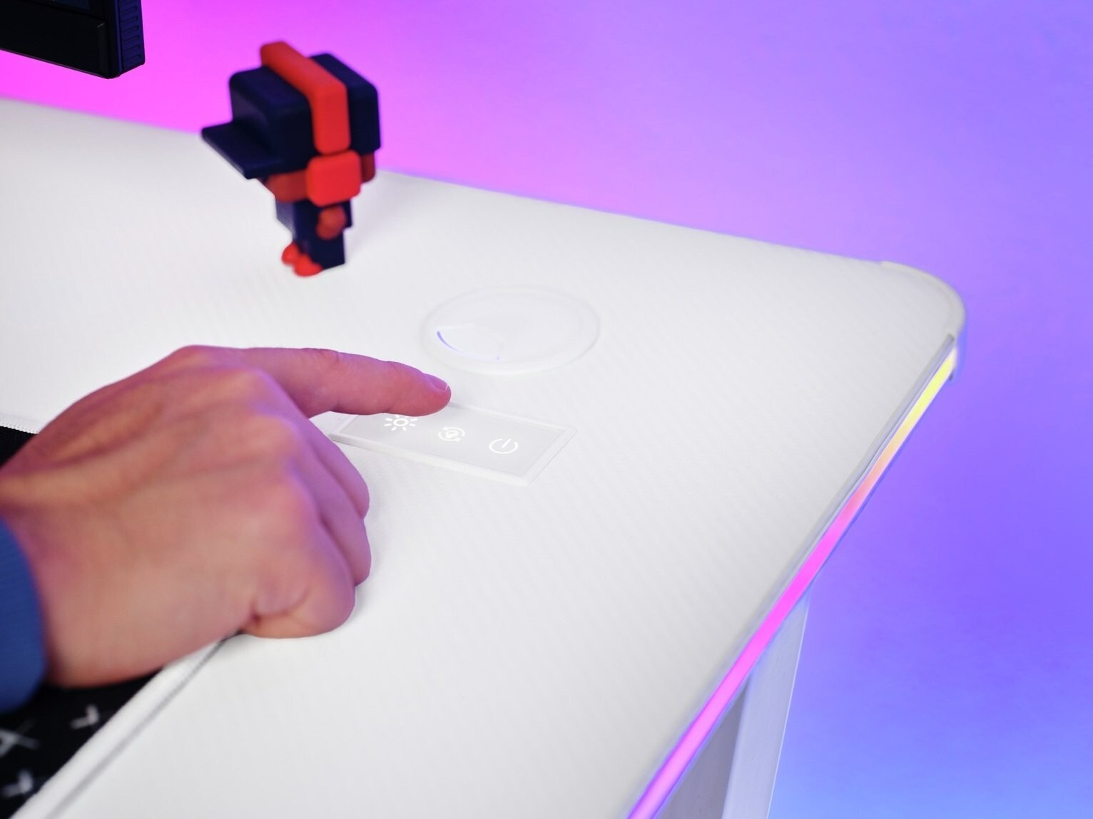 Trust GXT709 Luminus RGB Gaming Desk - White