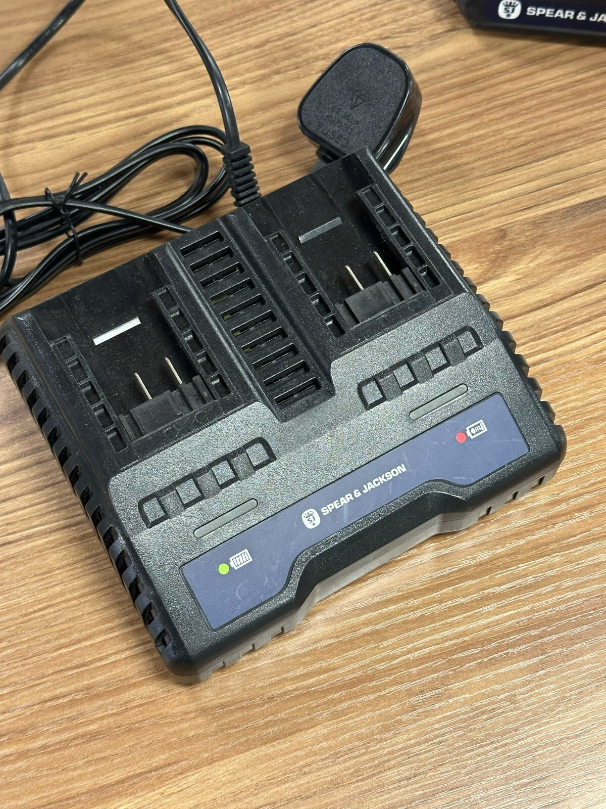 Spear & Jackson Charger and 2 Battery