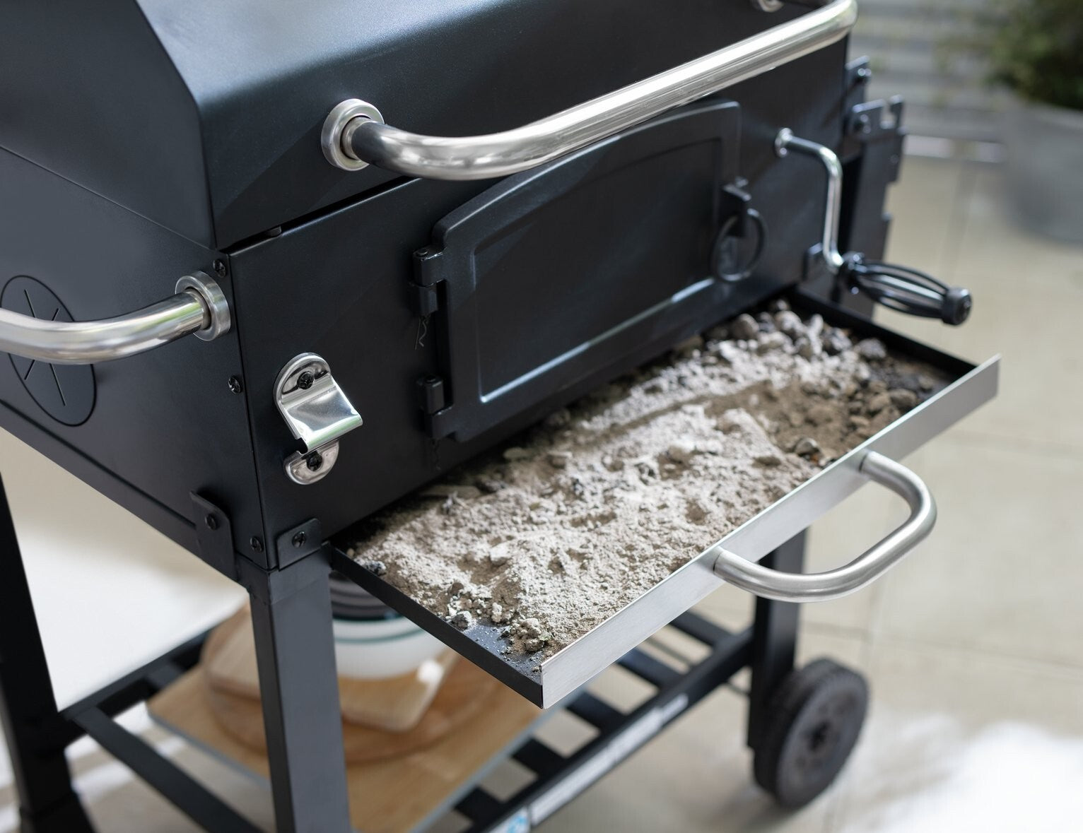 Trolley Charcoal BBQ ( B Grade 17472 )