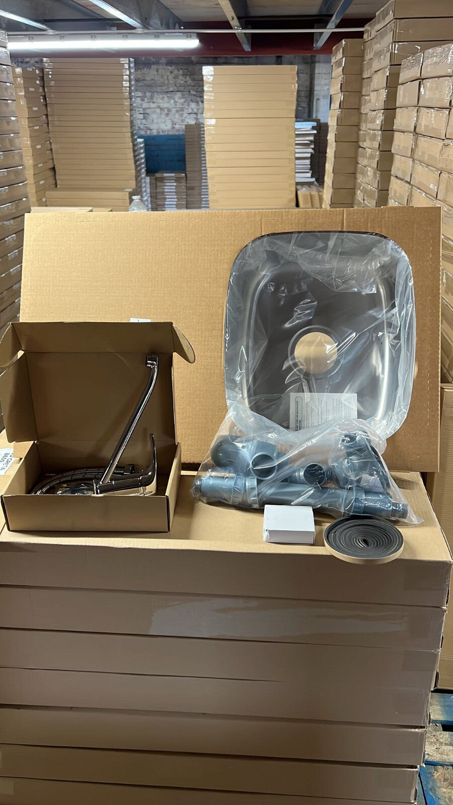 KITCHEN SINK BOWL &  SINGLE LEVER TAP SET