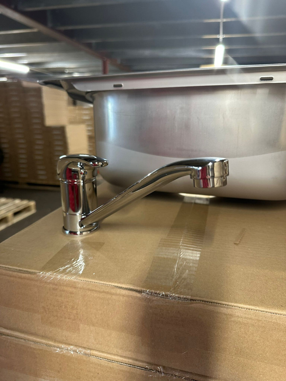 KITCHEN SINK BOWL &  SINGLE LEVER TAP SET