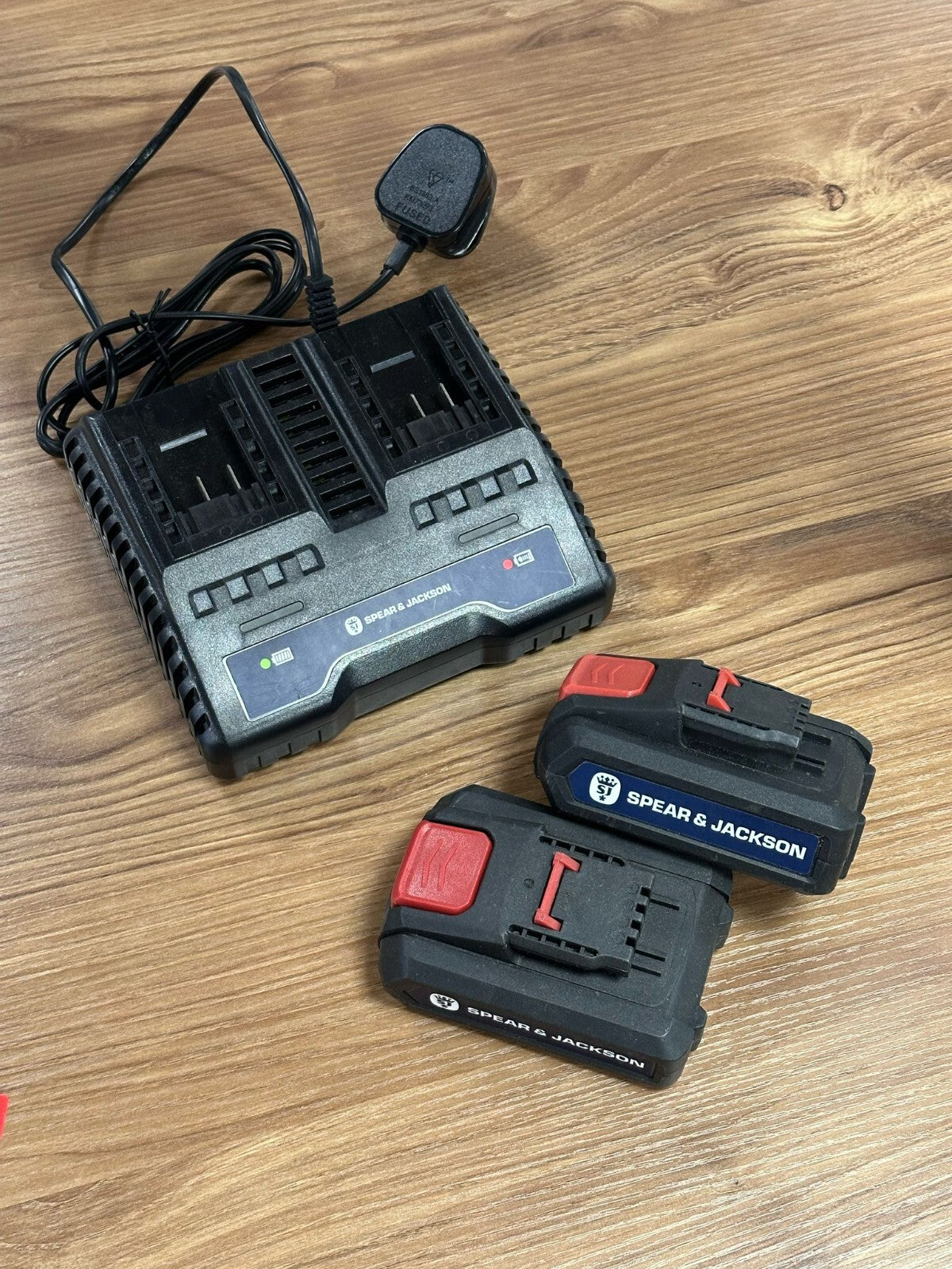 Spear & Jackson Charger and 2 Battery