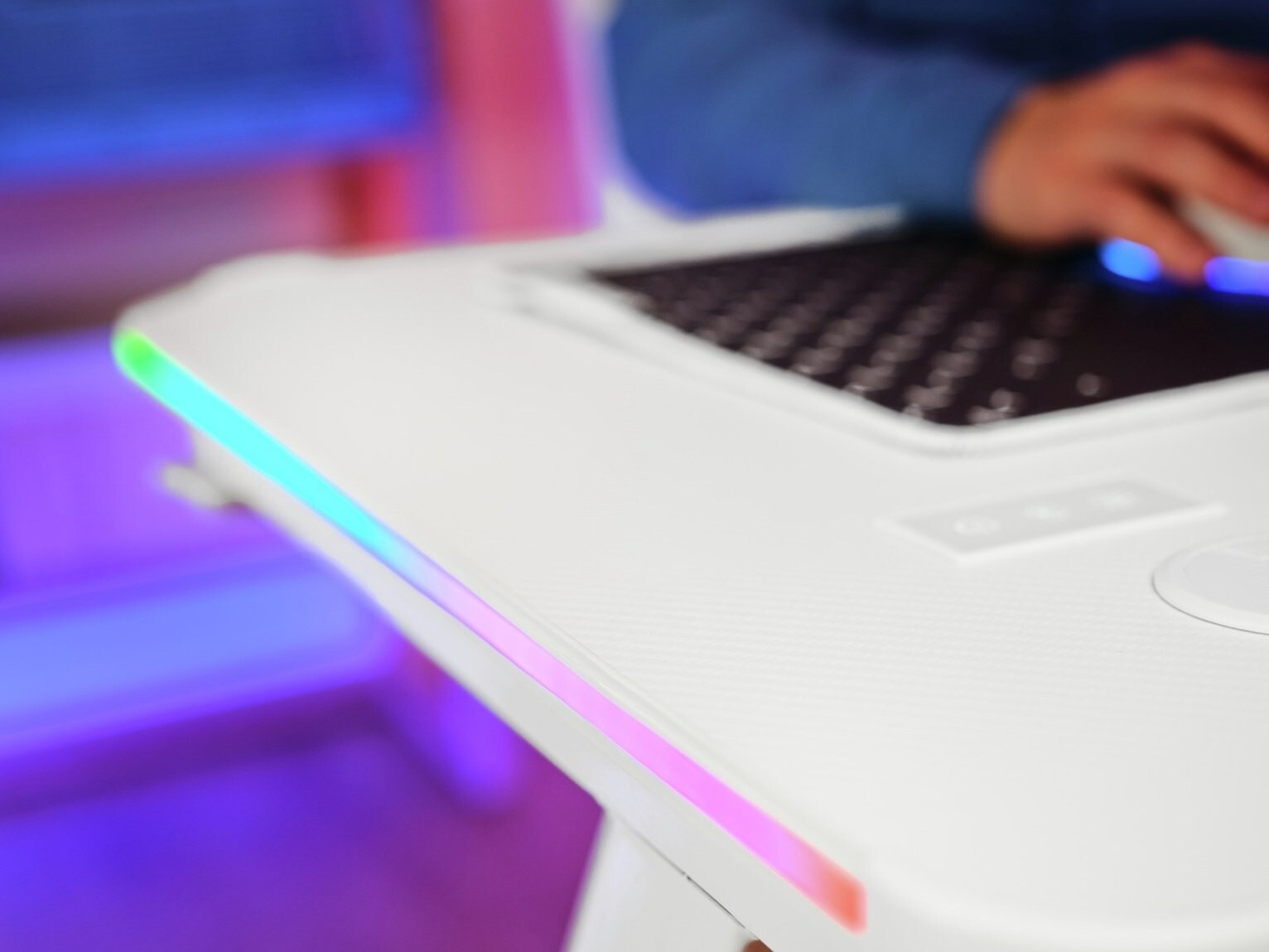 Trust GXT709 Luminus RGB Gaming Desk - White