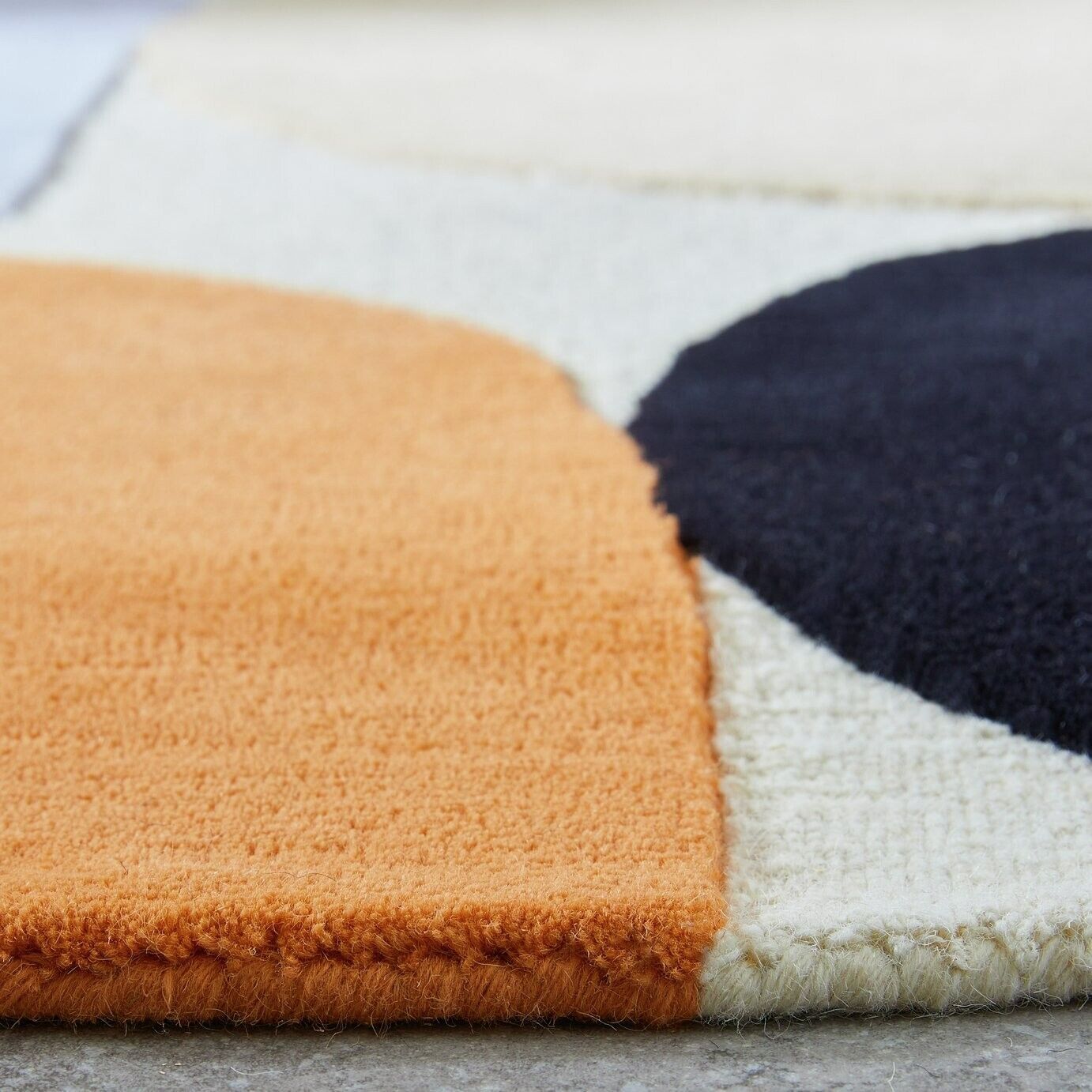 Carved Geometric Round Wool Cut Pile Rug - 120cm